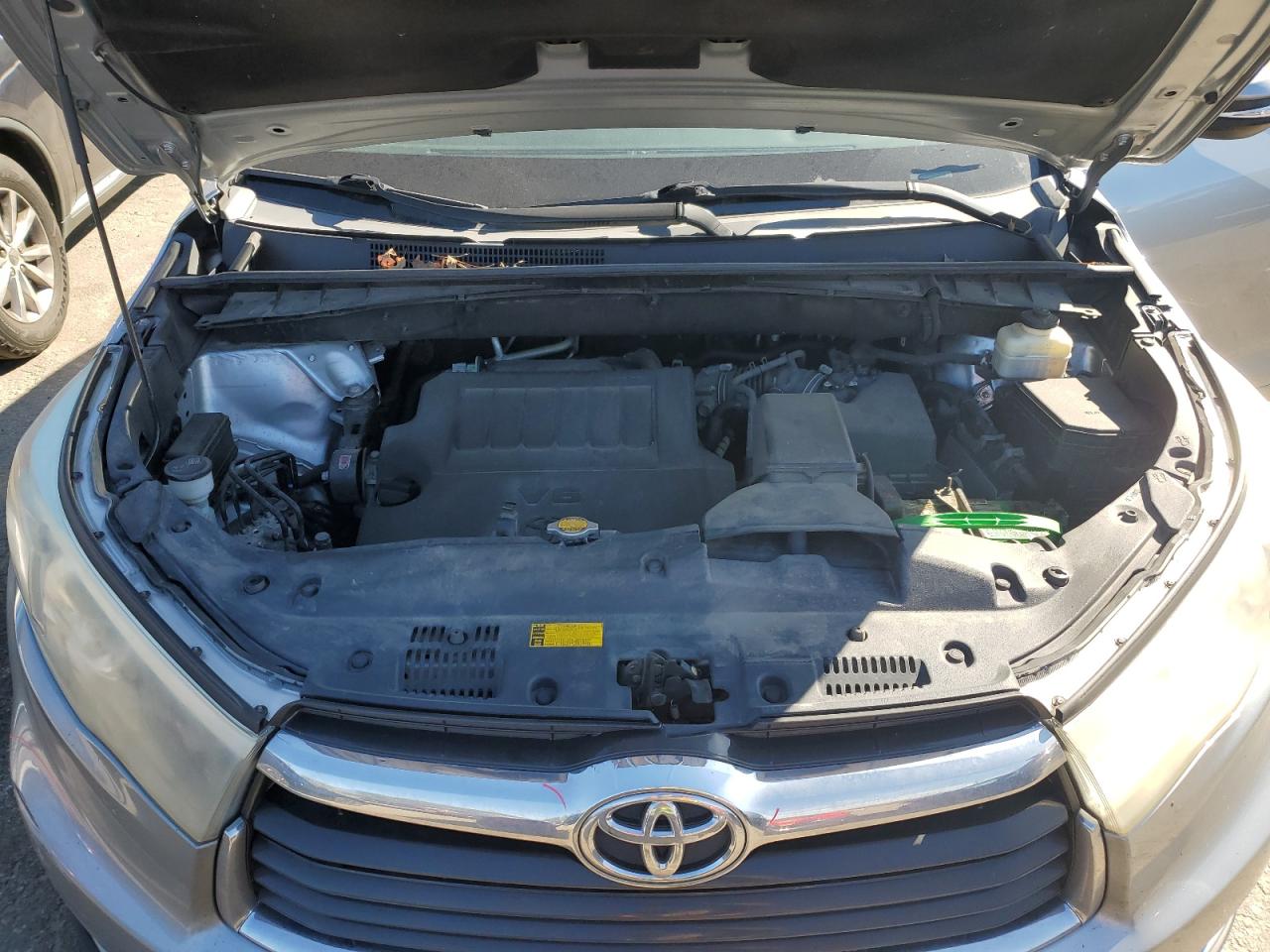 2015 Toyota Highlander - Image 12