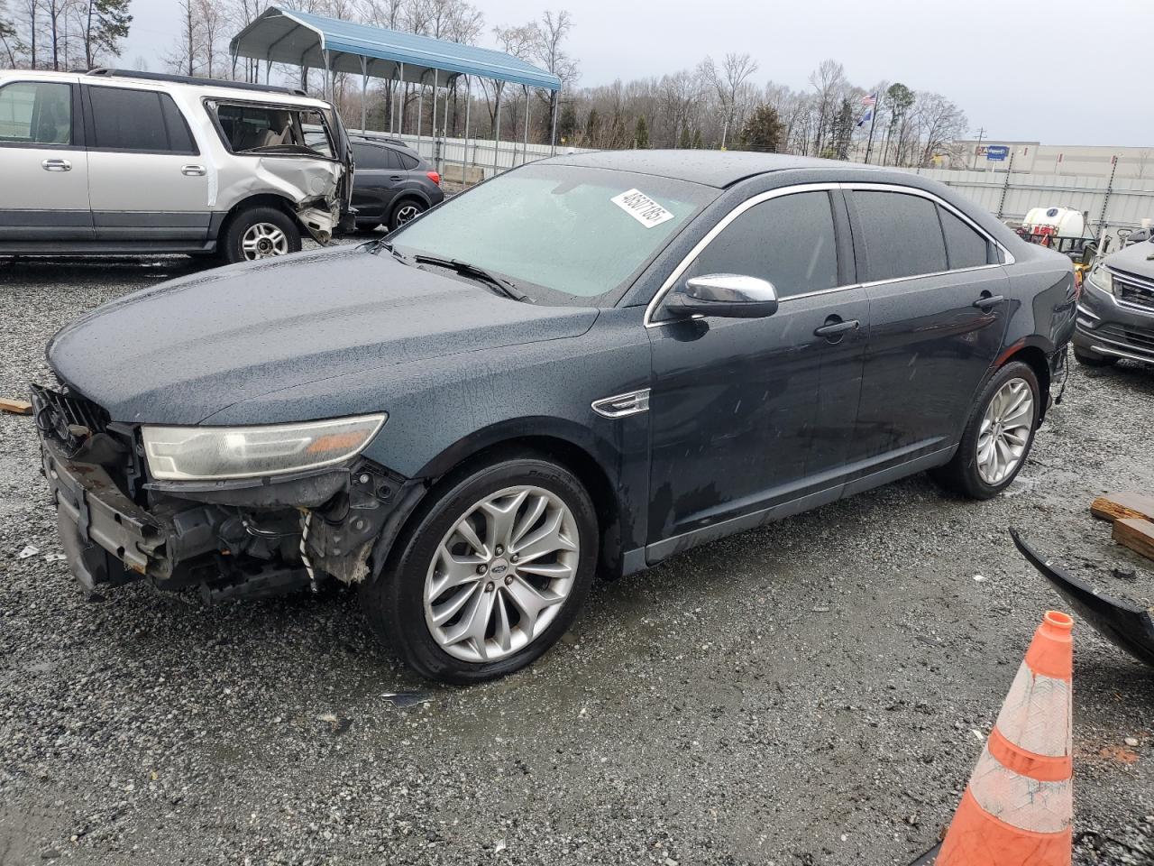 2015 Ford Taurus - Image 1