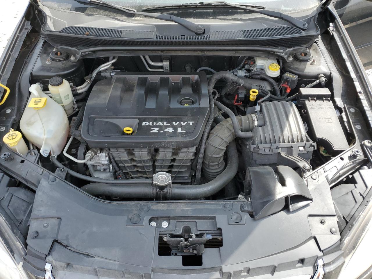 2013 Chrysler 200 - Image 11