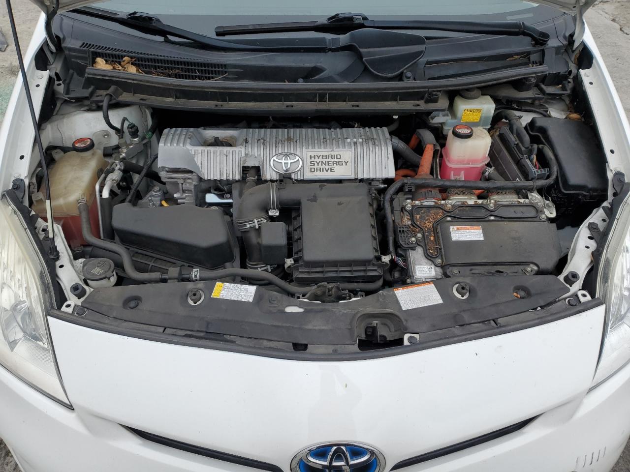 2015 Toyota Prius - Image 12