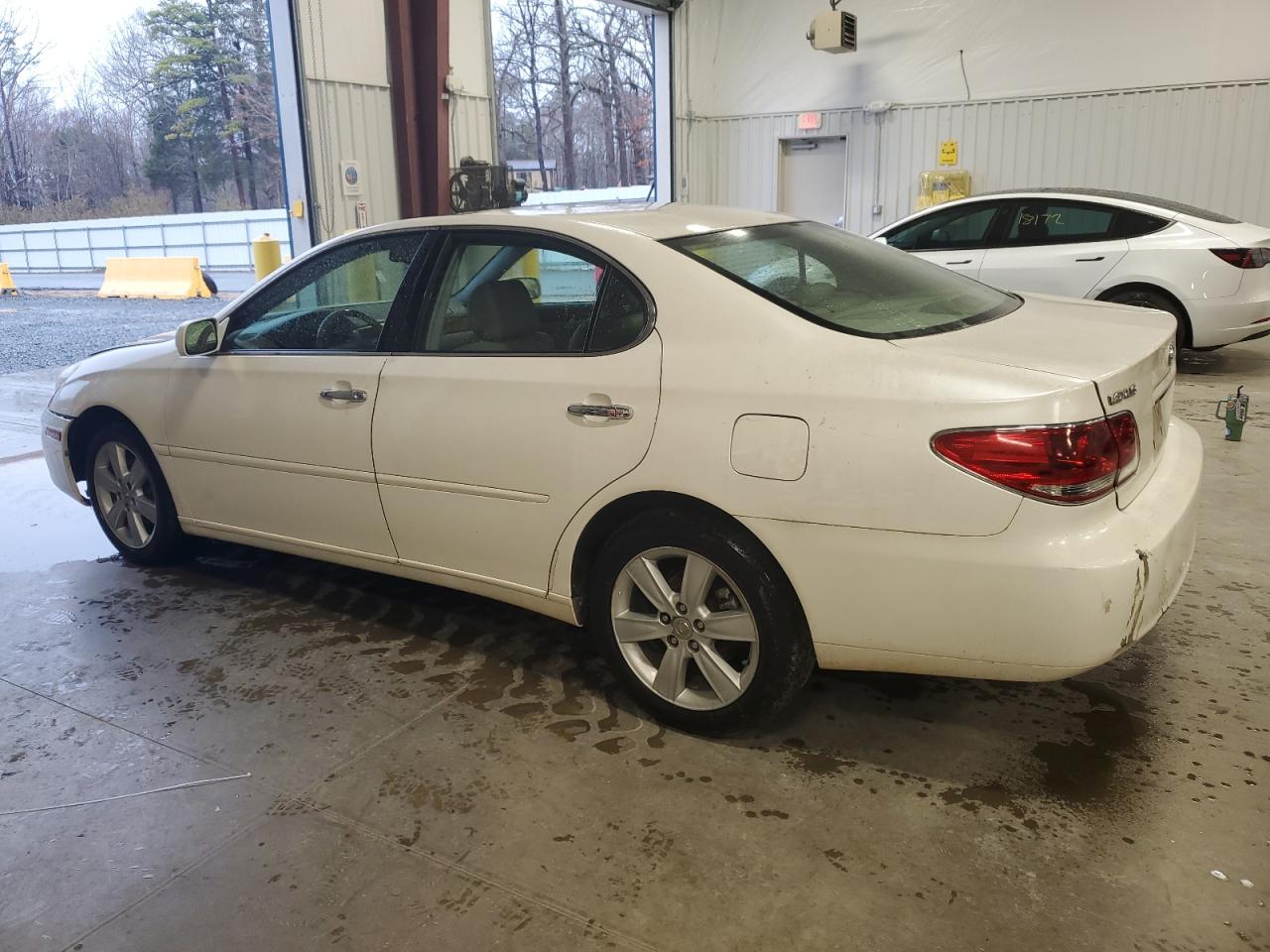 2005 Lexus ES - Image 2