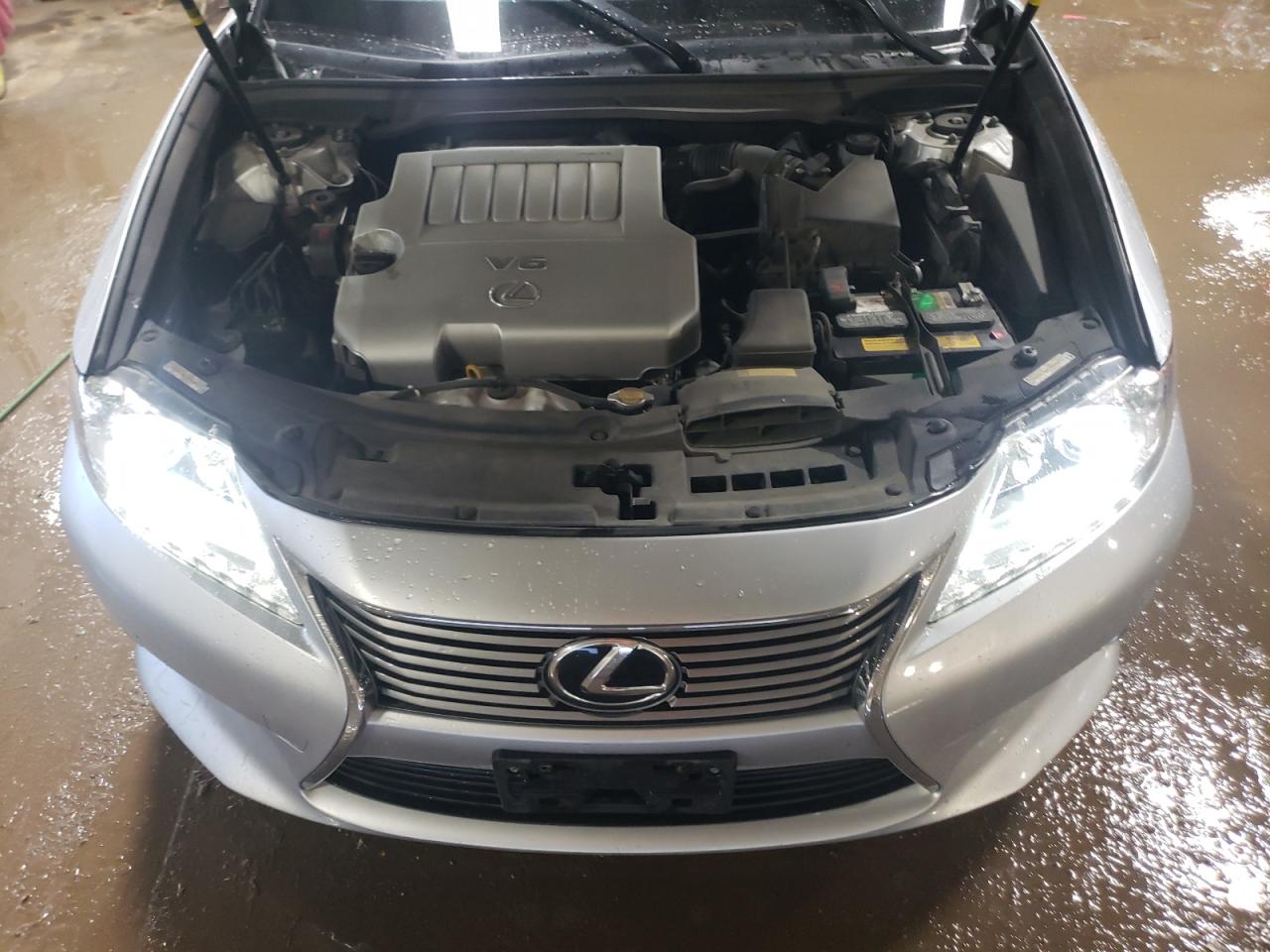 2015 Lexus ES - Image 11