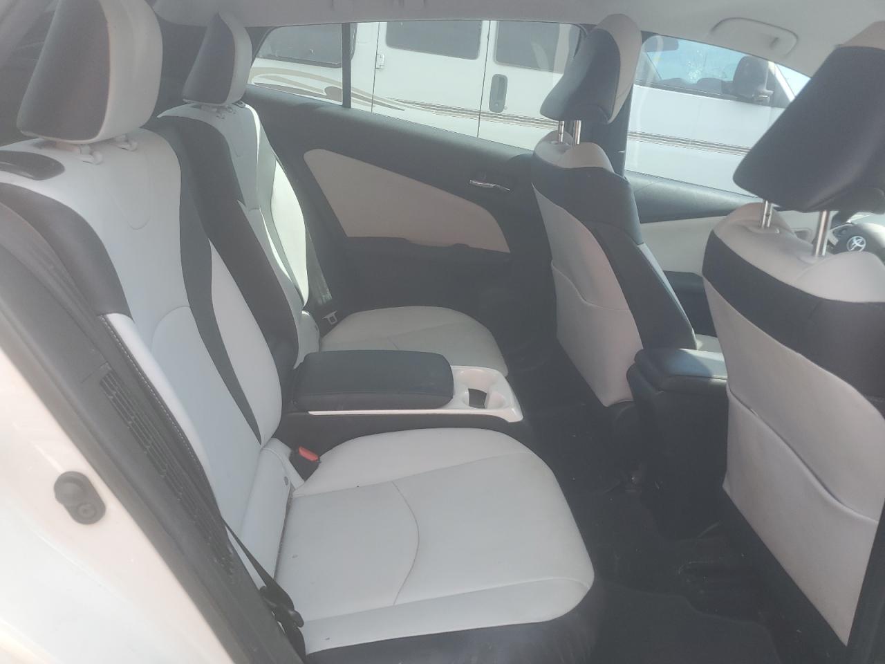 2017 Toyota Prius - Image 10