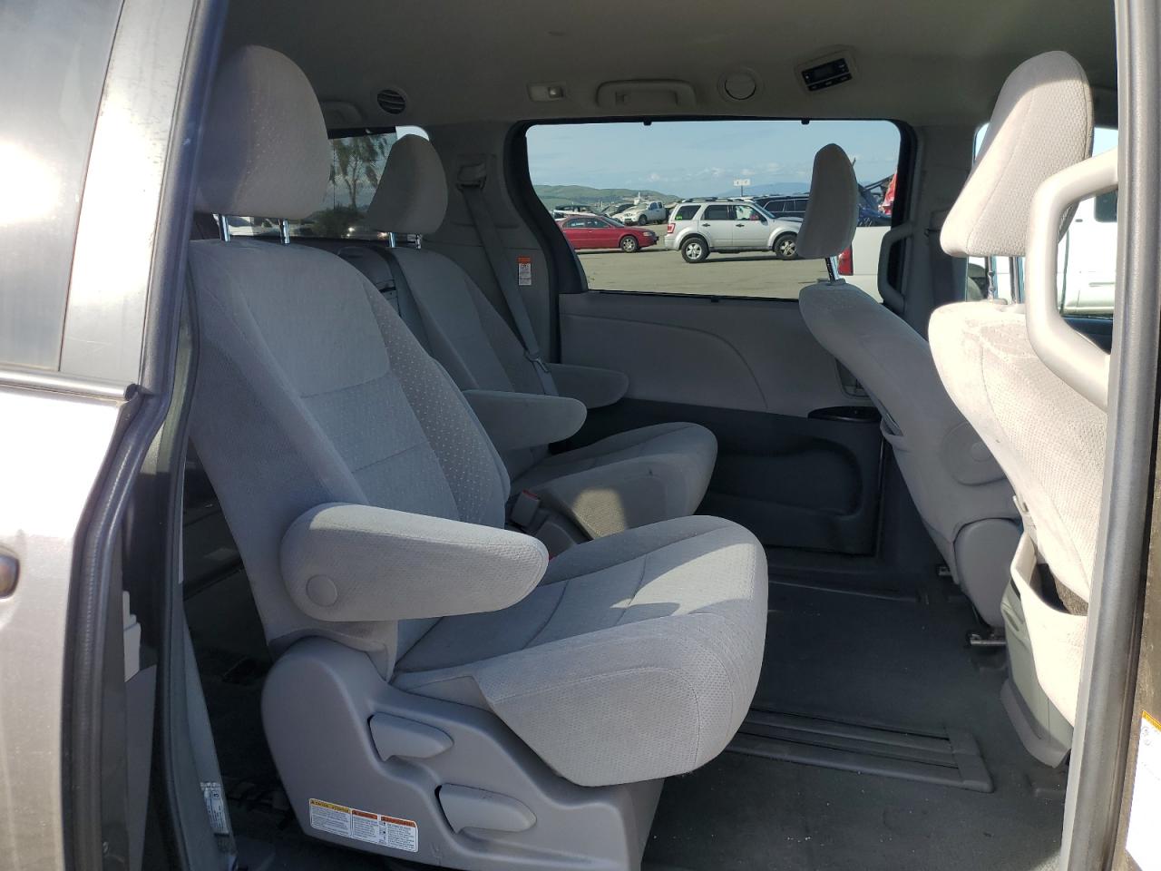 2019 Toyota Sienna - Image 11