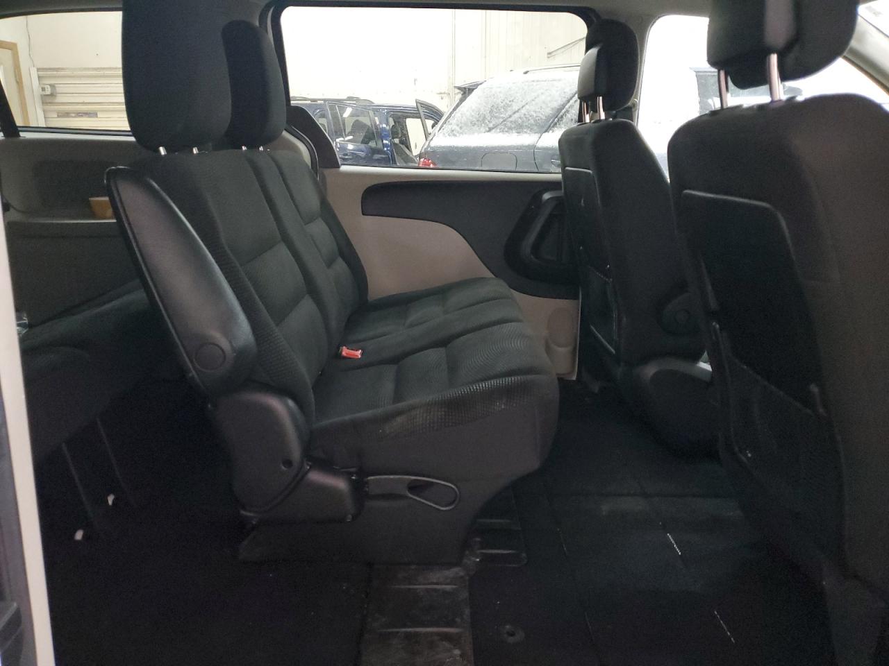 2020 Dodge Caravan - Image 11