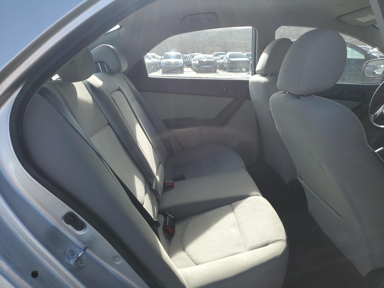 2010 Kia Forte - Image 10