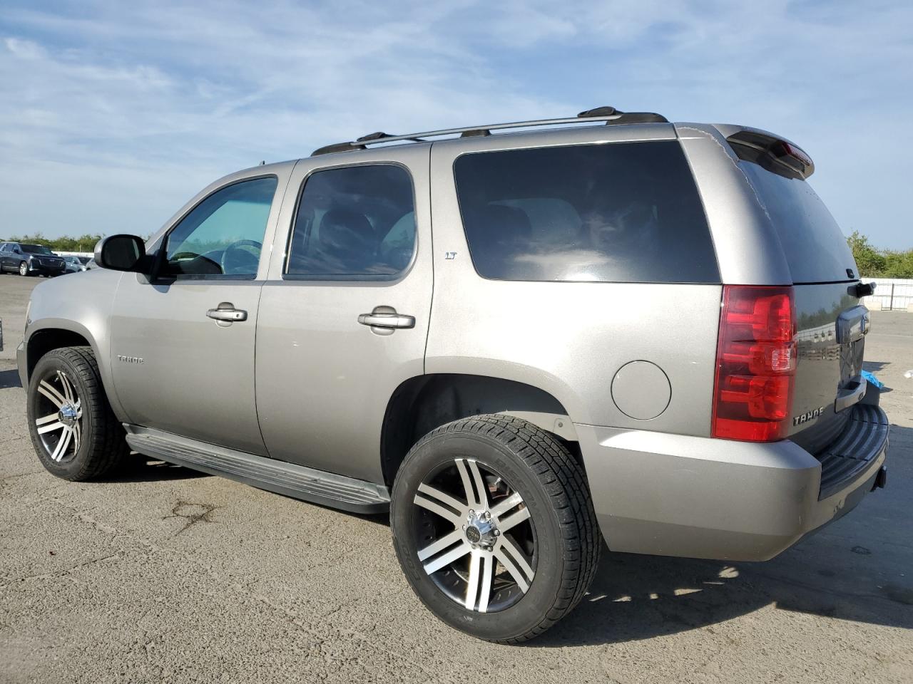 2007 Chevrolet Tahoe - Image 2