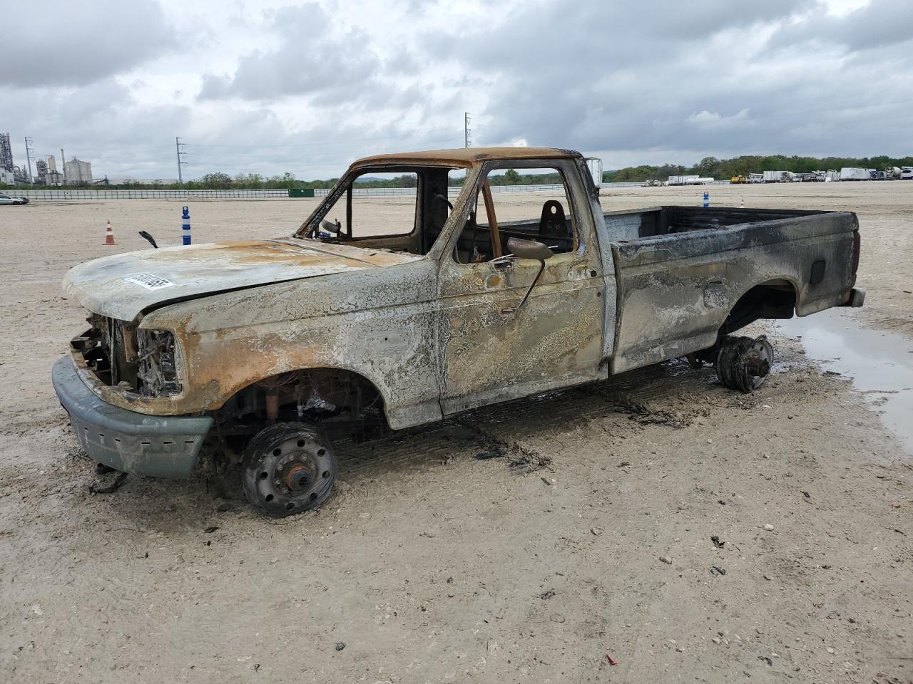 1996 Ford F350  na sprzedaż w New Braunfels, TX - Burn