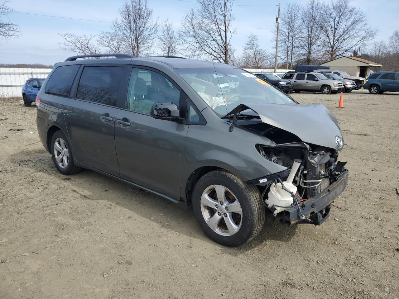 2012 Toyota Sienna - Image 4