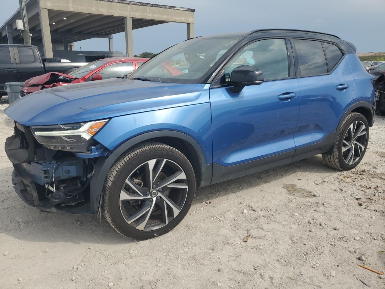 2019 Volvo Xc40 T5 Momentum продається в West Palm Beach, FL - Side