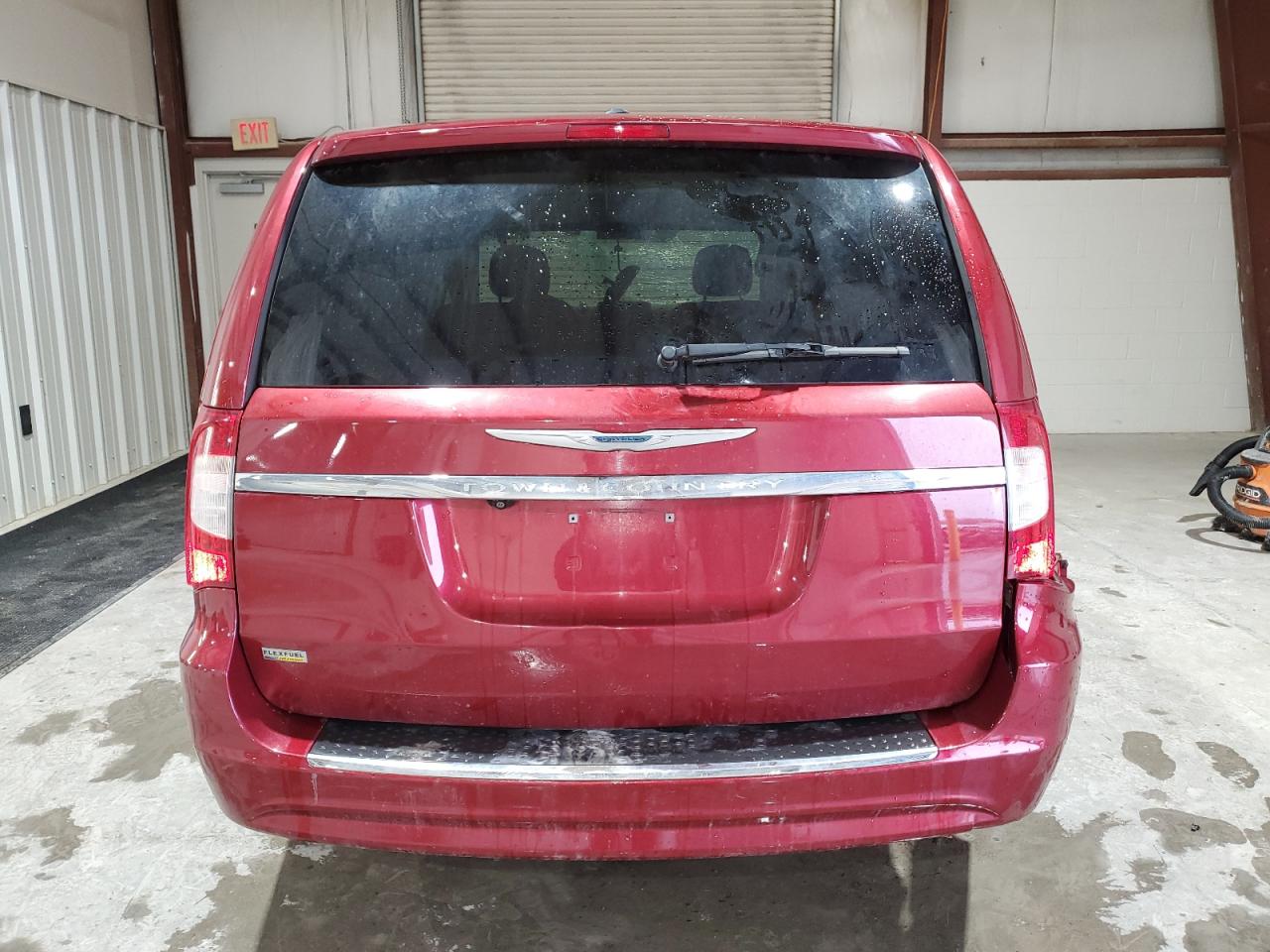 2014 Chrysler Town & Country - Image 6