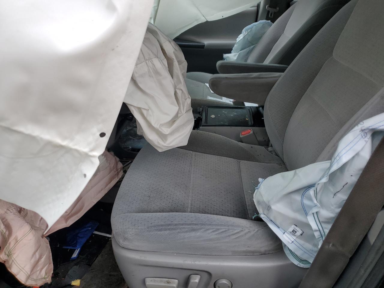 2015 Toyota Sienna - Image 7