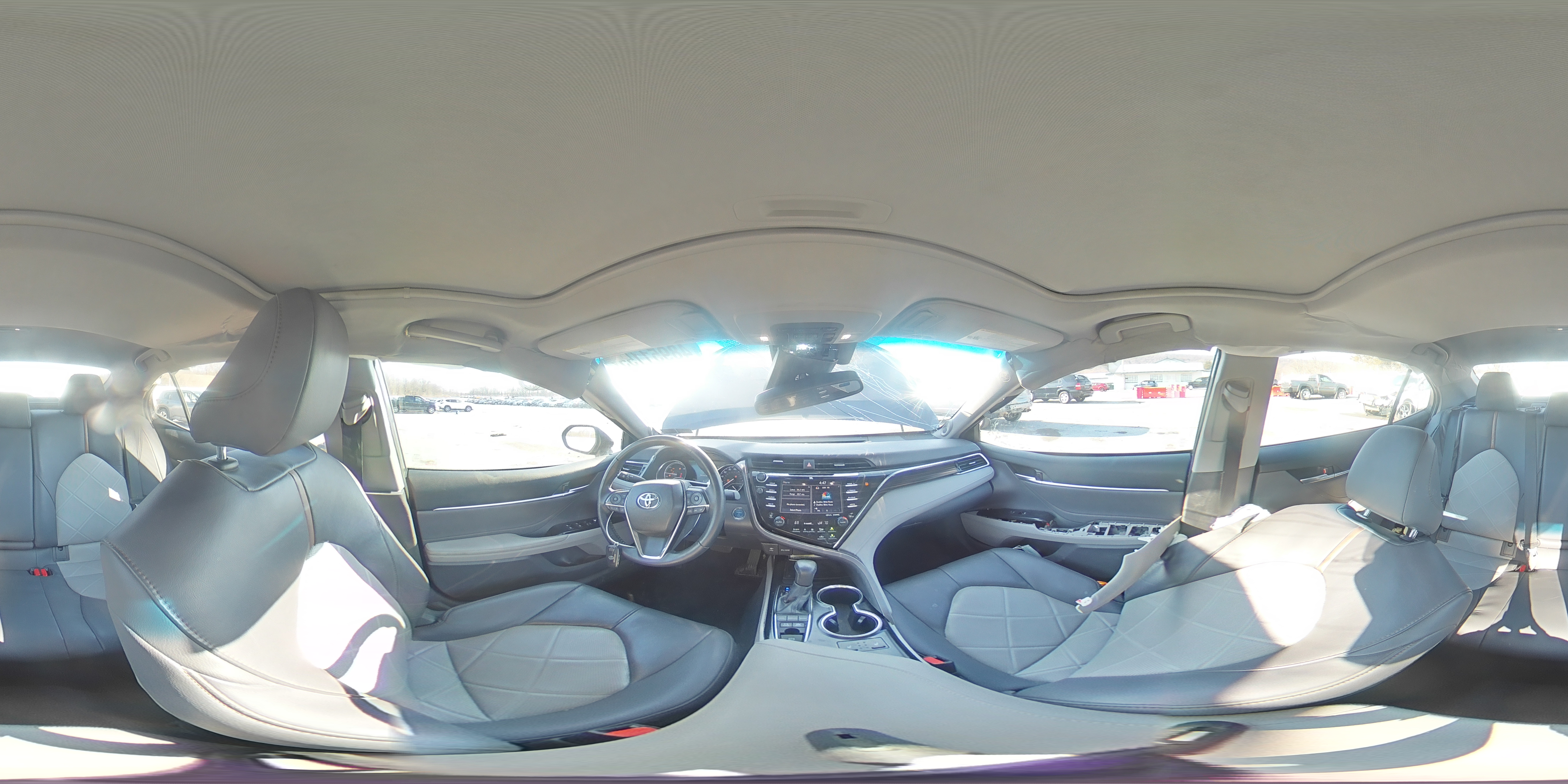 2018 Toyota Camry - Image 12