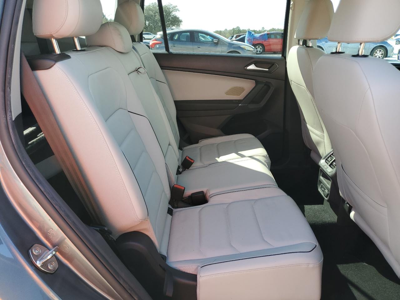 2018 Volkswagen Tiguan - Image 11