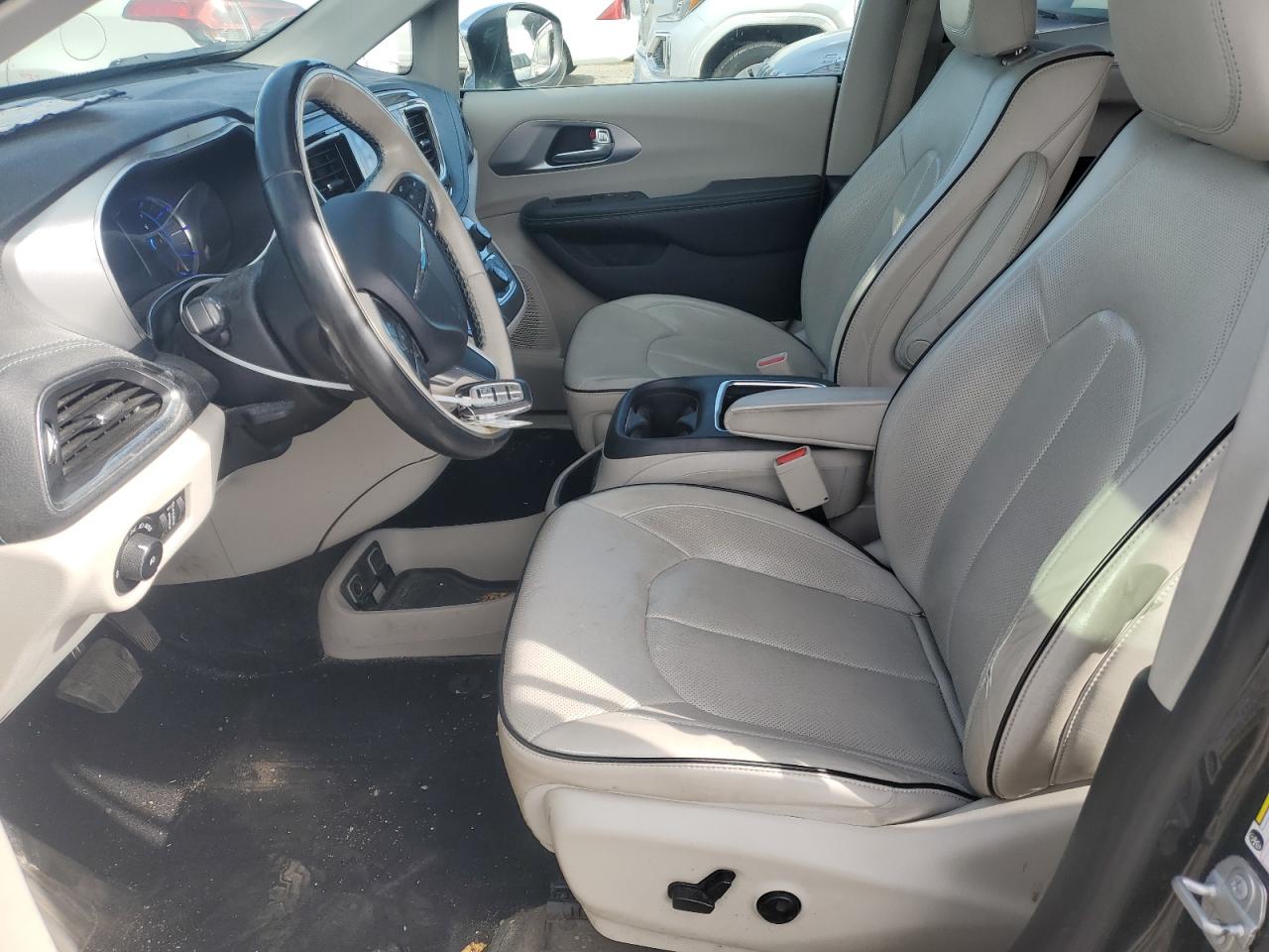 2018 Chrysler Pacifica - Image 7