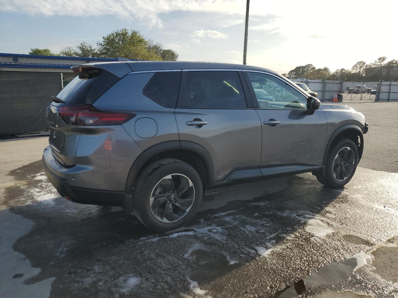 2024 Nissan Rogue - Image 3