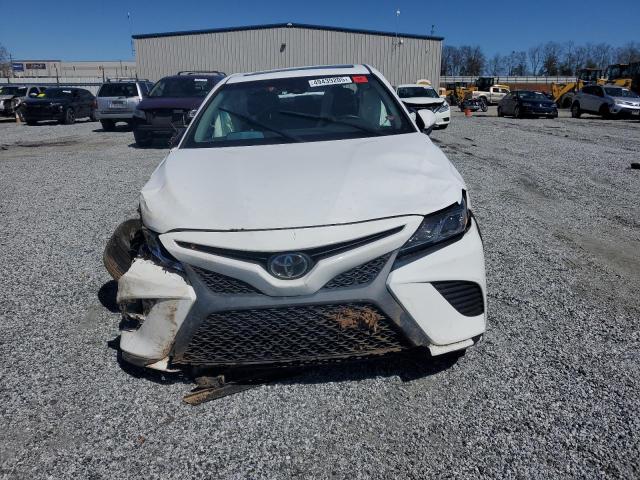  TOYOTA CAMRY 2018 Biały