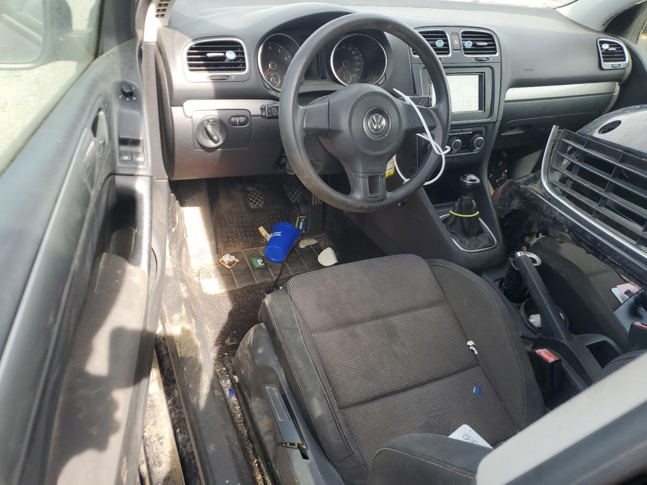 2010 Volkswagen Golf - Image 8