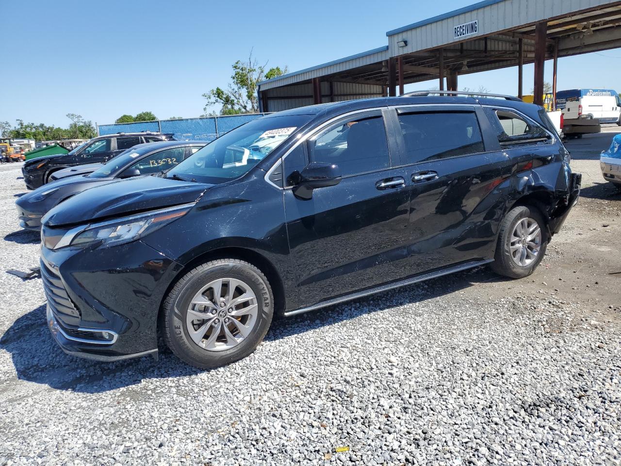 2022 Toyota Sienna Xle for Sale in Riverview, FL - Rear End