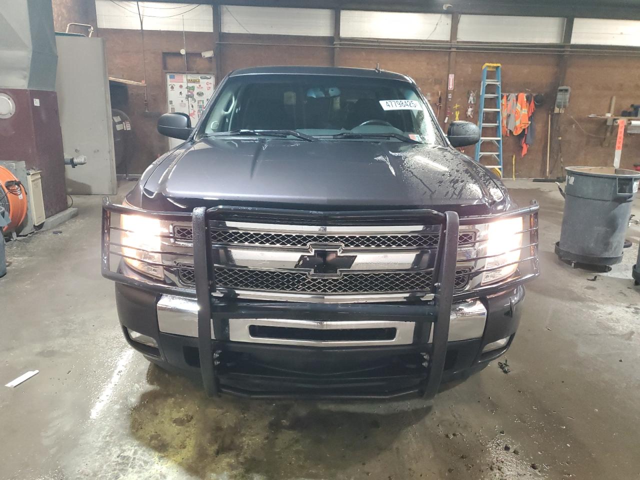 2010 Chevrolet Silverado - Image 5