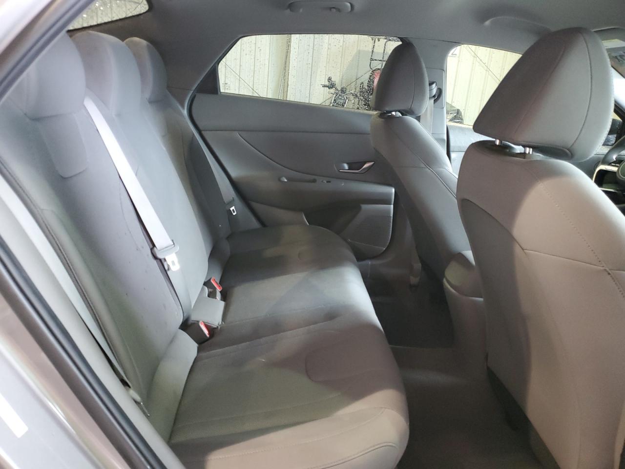 2021 Hyundai Elantra - Image 11