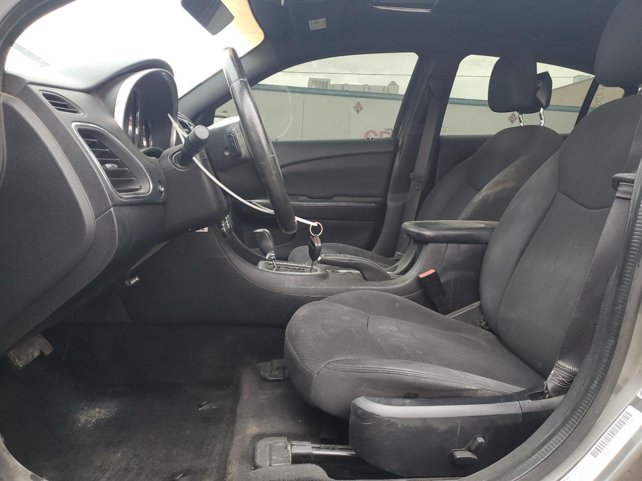2013 Chrysler 200 - Image 7