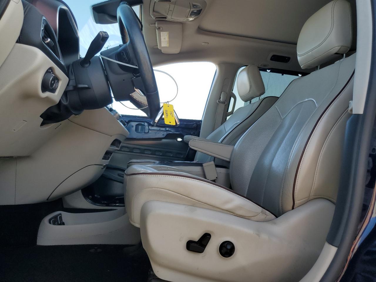 2017 Chrysler Pacifica - Image 7