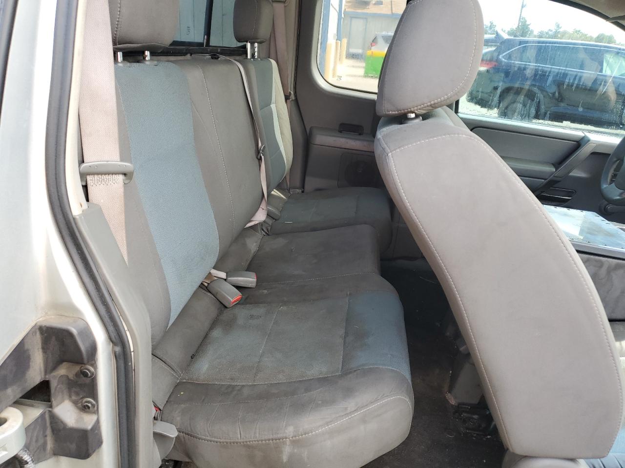 2005 Nissan Titan - Image 10