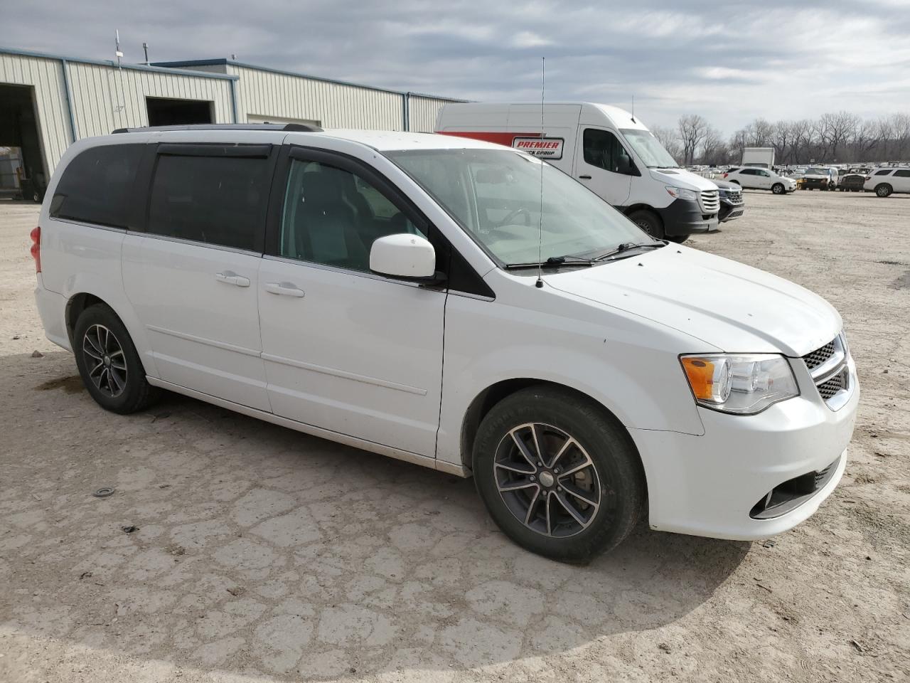 2017 Dodge Caravan - Image 4