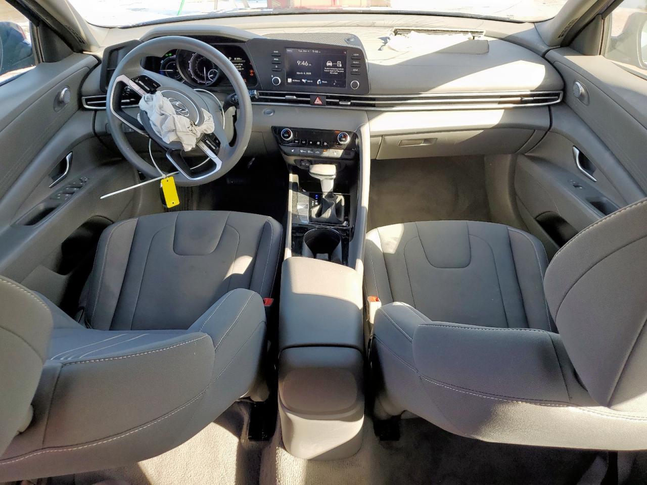 2022 Hyundai Elantra - Image 8