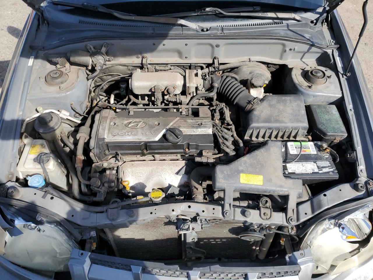 2005 Hyundai Accent - Image 12