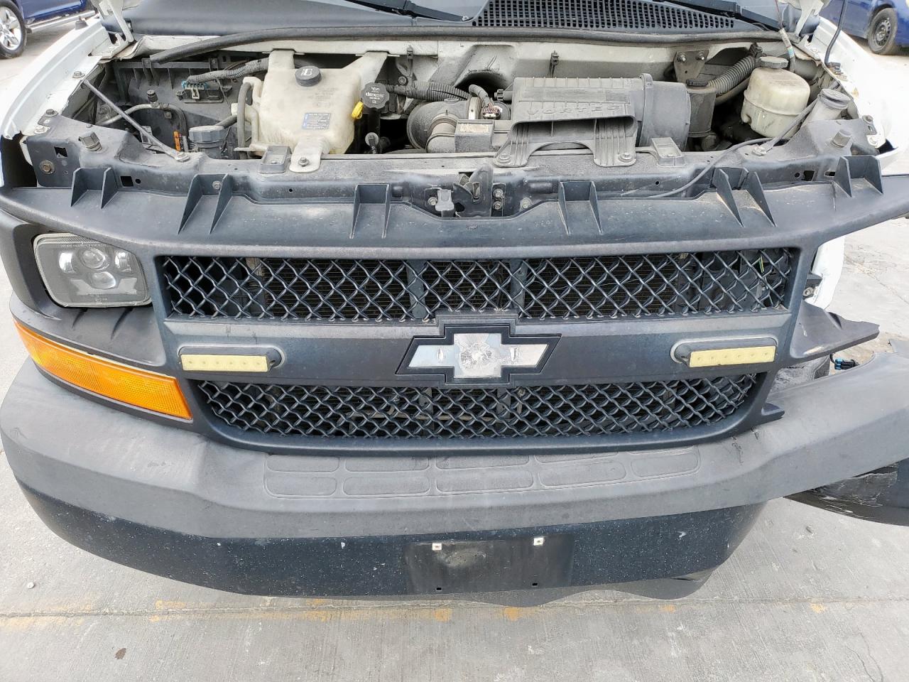 2015 Chevrolet Express - Image 11