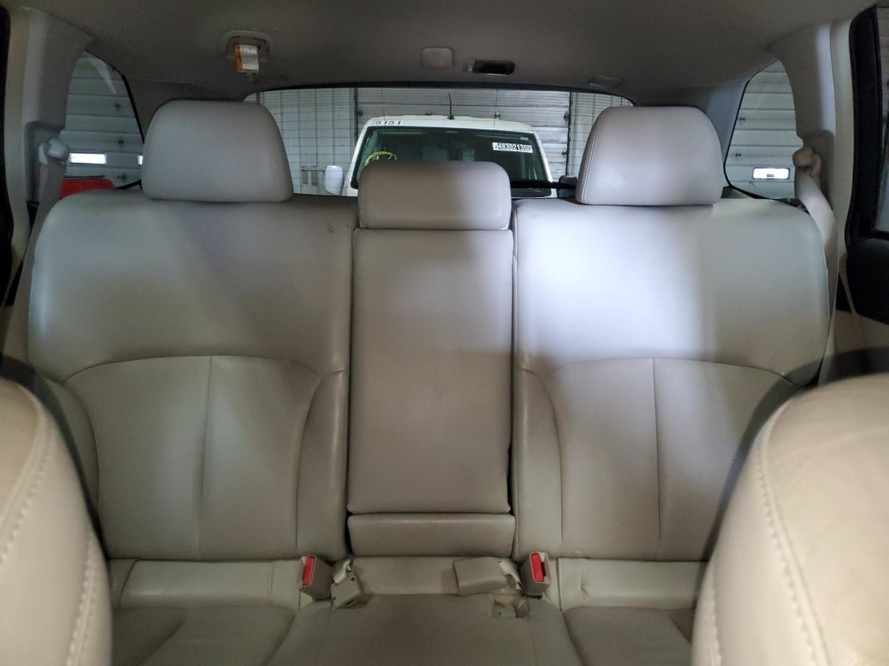 2010 Subaru Outback - Image 10