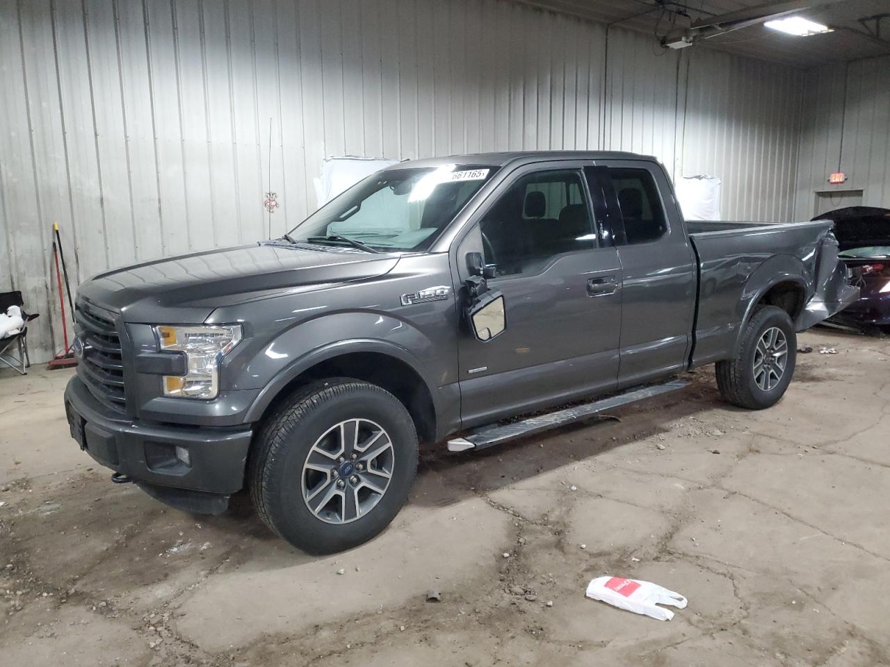 2016 Ford F150 Super Cab for Sale in Franklin, WI - Rear End