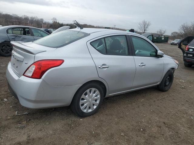  NISSAN VERSA 2019 Сріблястий