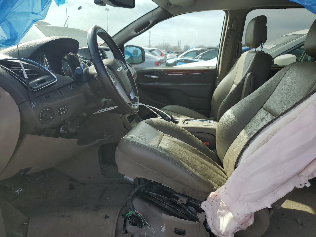 2015 Chrysler Town & Country - Image 7
