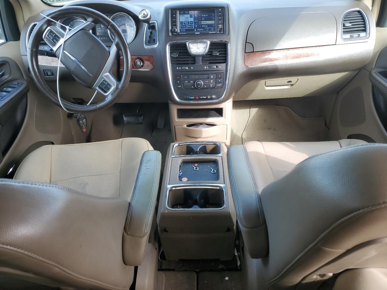 2011 Chrysler Town & Country - Image 8