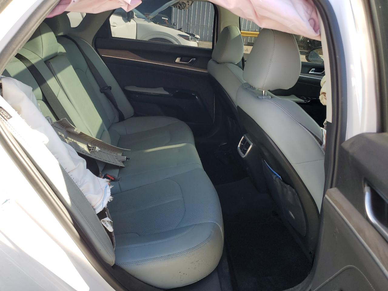 2023 Kia K5 - Image 10