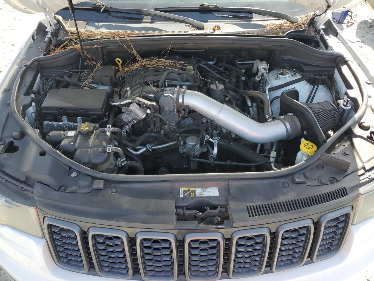 2017 Jeep Grand Cherokee - Image 12