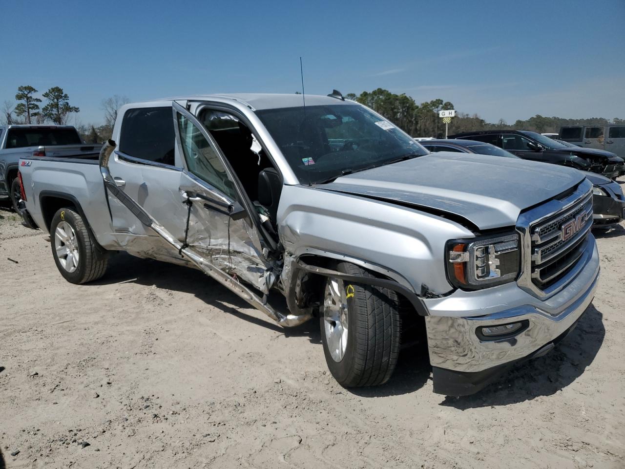 2017 GMC Sierra - Image 4