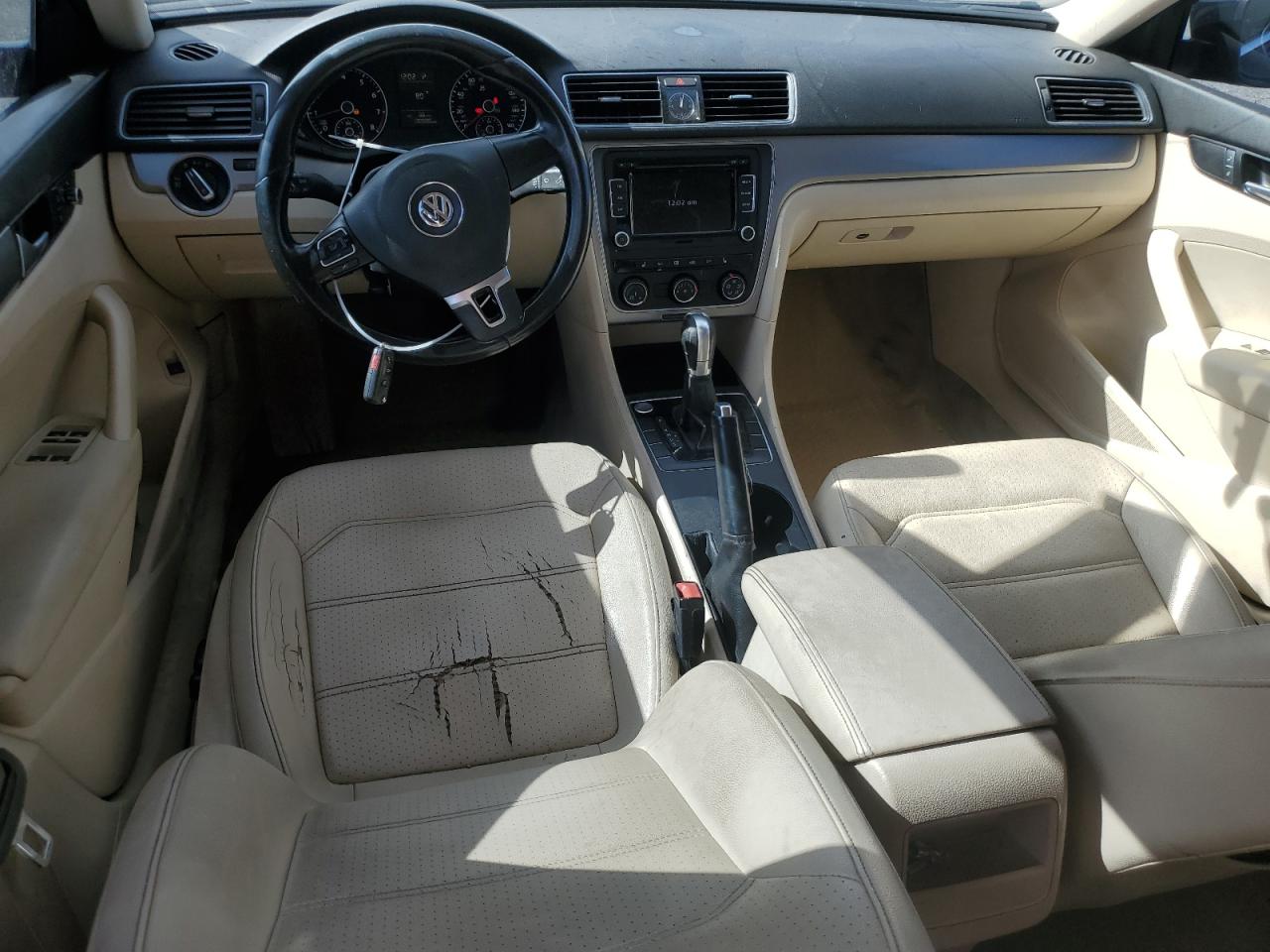2015 Volkswagen Passat - Image 8