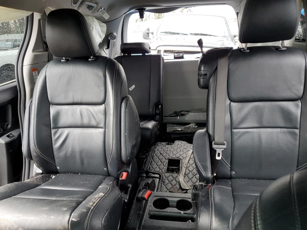 2015 Toyota Sienna - Image 10