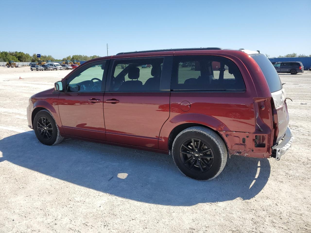 2019 Dodge Caravan - Image 2