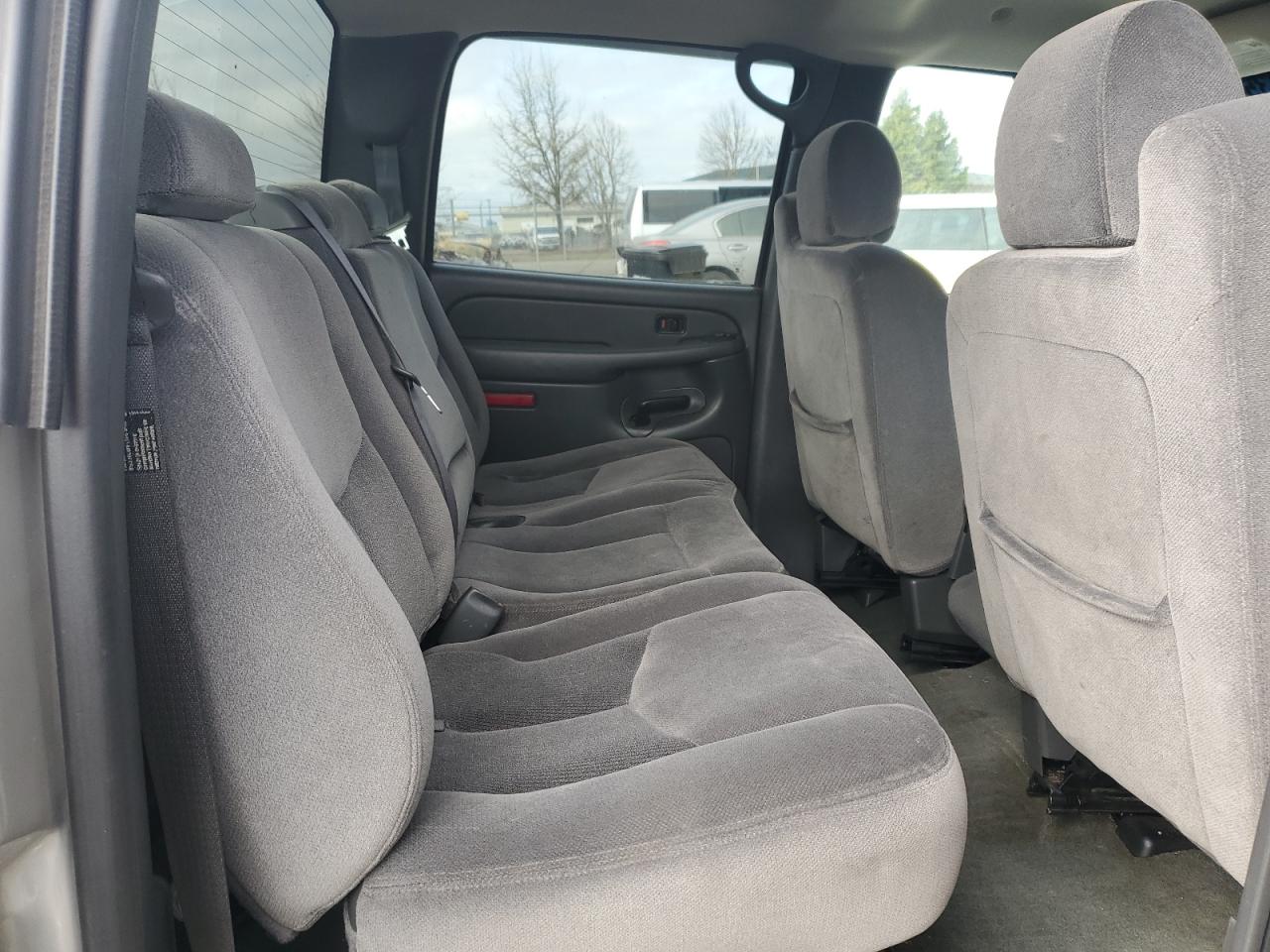 2004 GMC Sierra - Image 10