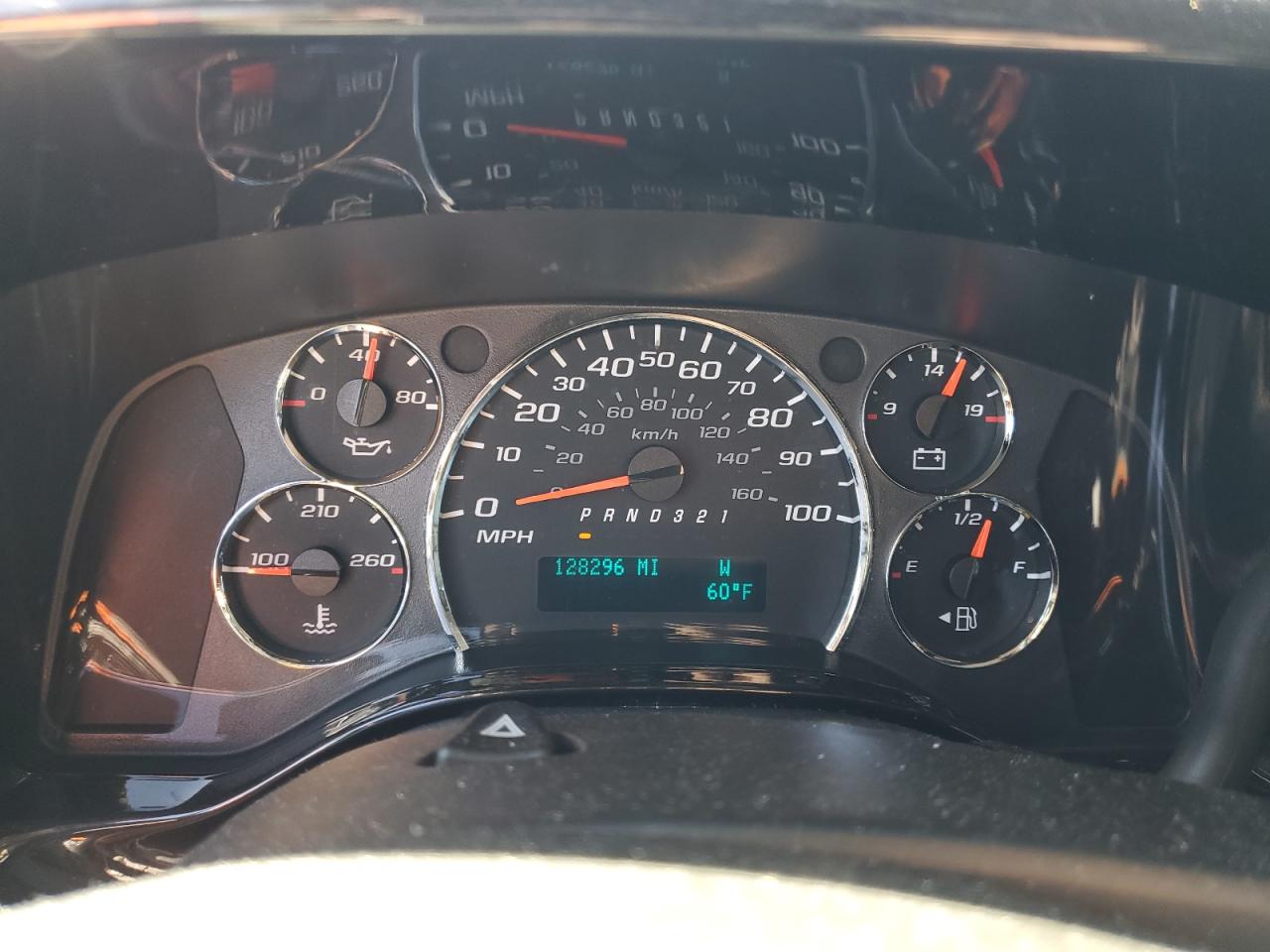 2011 GMC Savana - Image 9