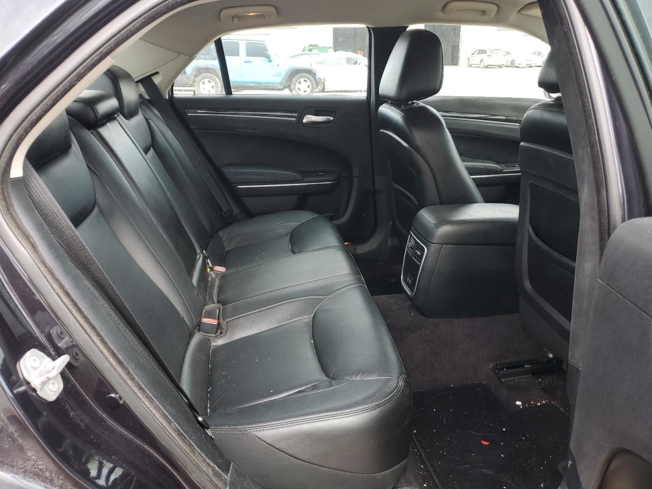 2017 Chrysler 300 - Image 10