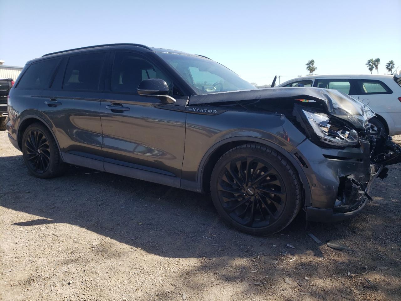 2020 Lincoln Aviator - Image 4