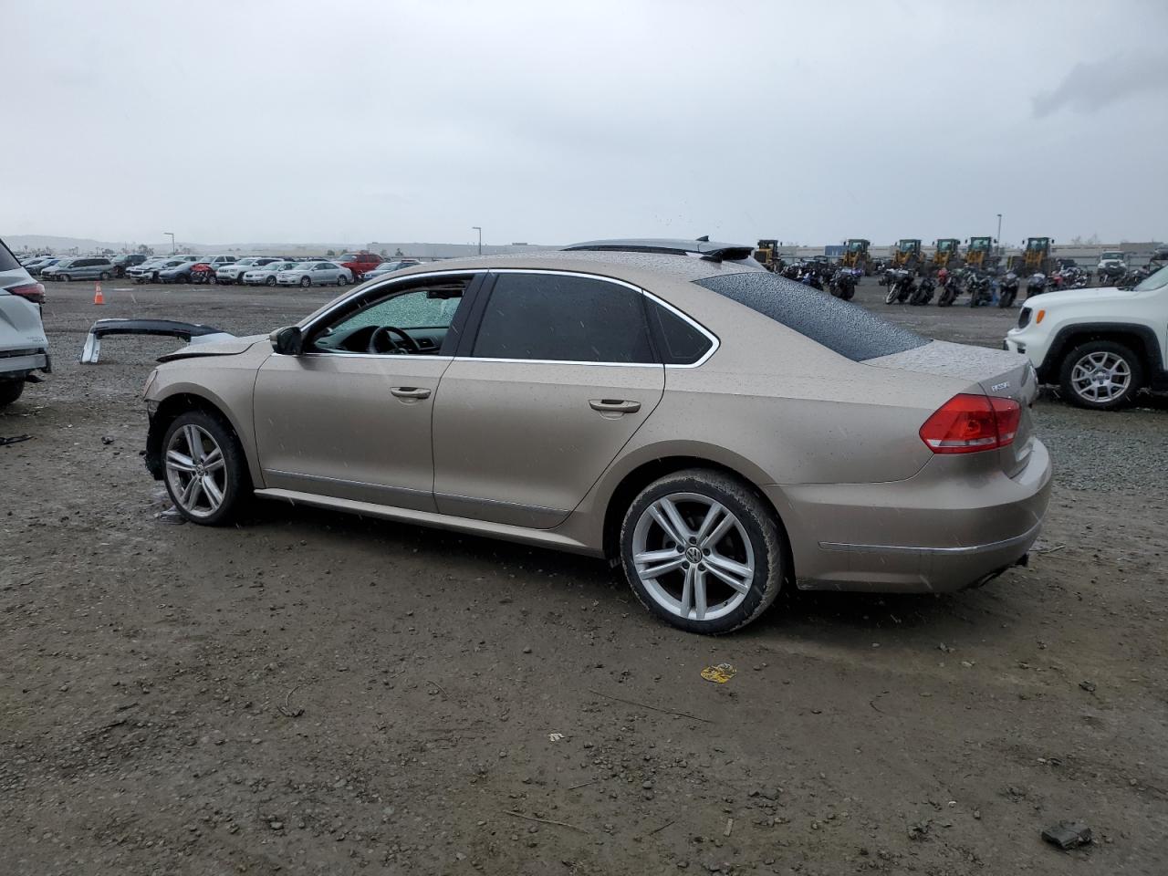 2015 Volkswagen Passat - Image 2