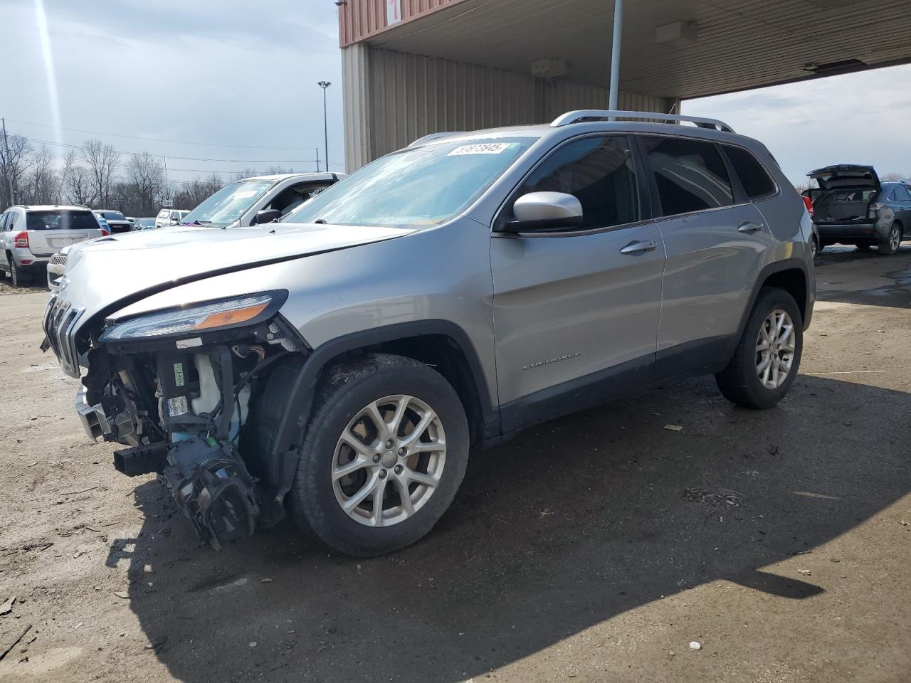 2015 Jeep Cherokee Latitude for Sale in Fort Wayne, IN - Front End