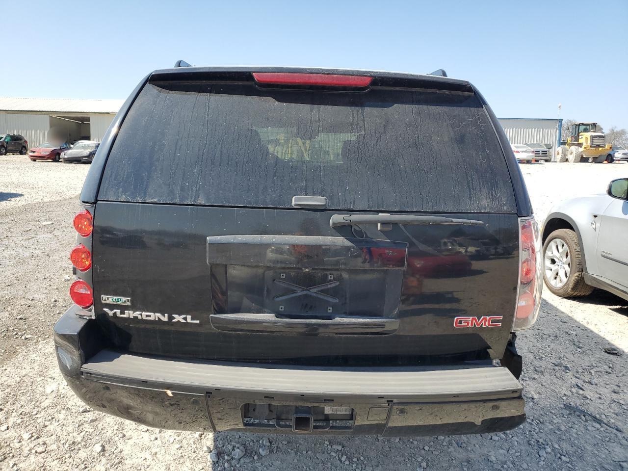 2011 GMC Yukon - Image 6